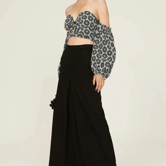 Bardot Kaela Broderie Off-Shoulder Navy Blue Top Size Small/4 embroidery - Picture 1 of 7